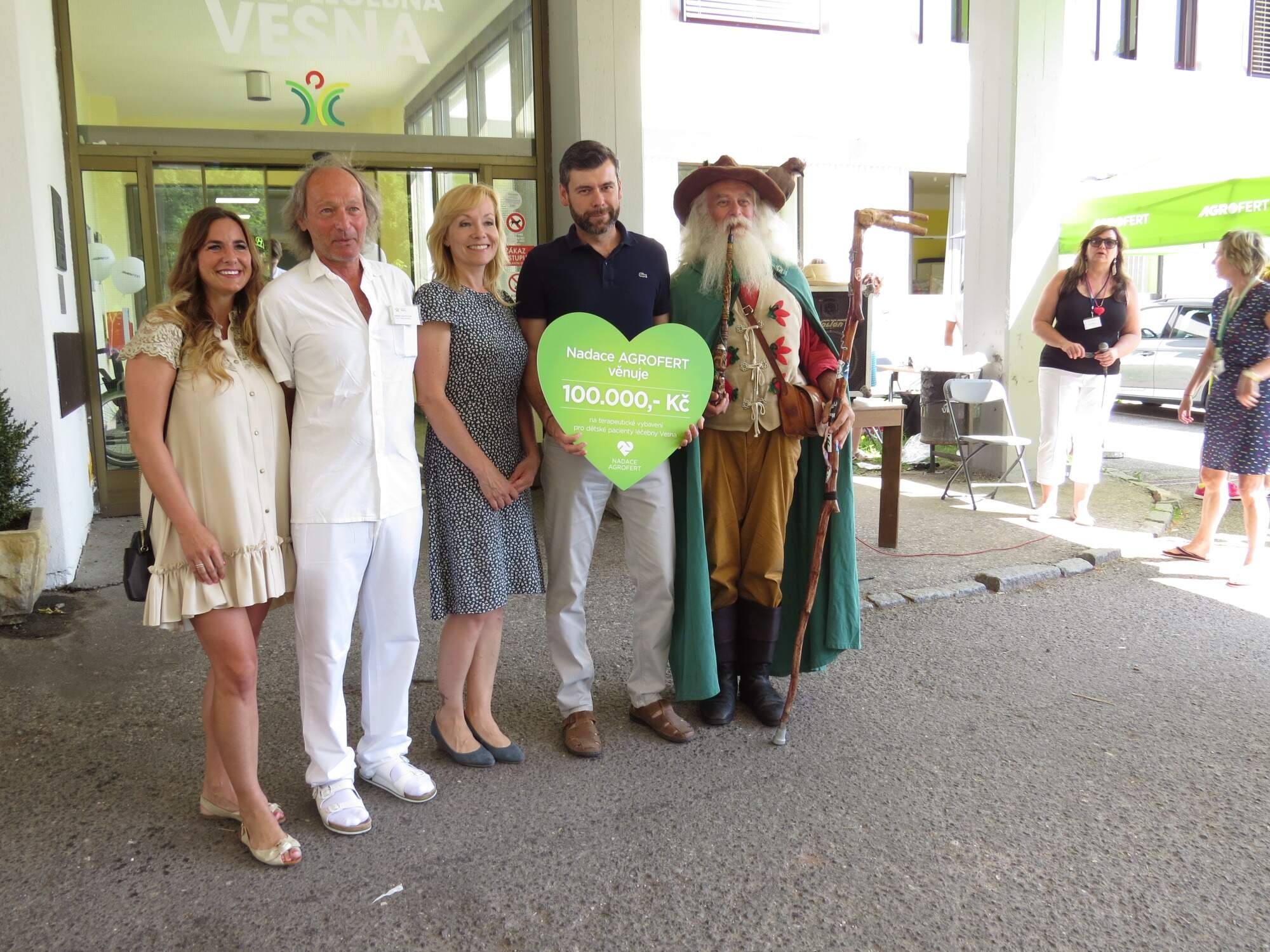 Nadace AGROFERT - předání dárkového šeku Dětské léčebně Vesna